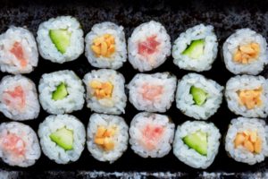 巻き寿司のレシピ★ラップで簡単！美味しい具材もご提案します♪