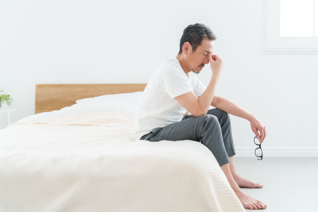 夫が網膜剥離で緊急手術に。うつむき生活の2週間で、本当に役立ったもの